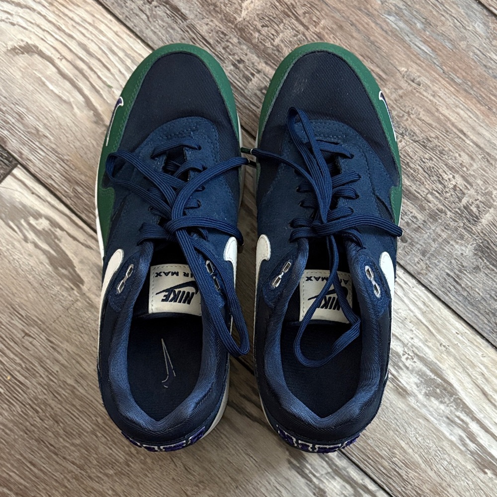 Nike Air Max Women’s Sneakers in Navy and Green